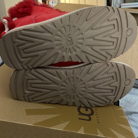 Red Ugg Selene size 7 in good condition - Picture 5 of 6